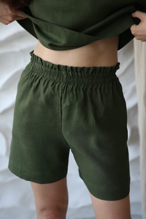 Positano-shorts-in-forest-green-front