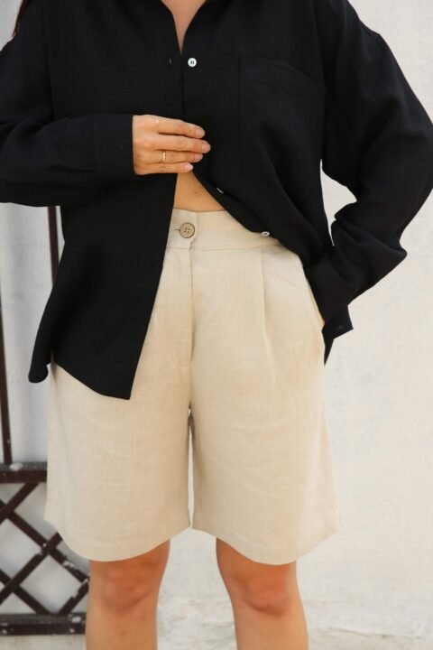 Classic linen shorts with zipper and pockets