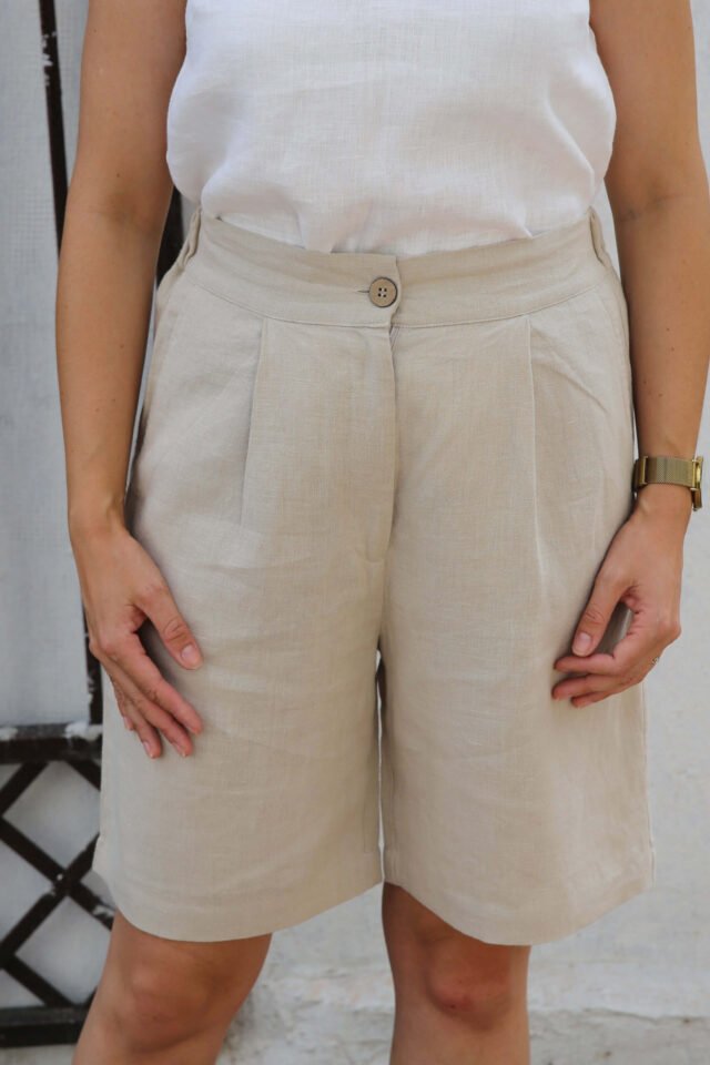 Classic linen shorts with zipper for women