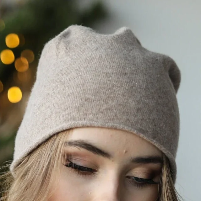 Knitted-beanie-from-wool-and-cashmere-1.