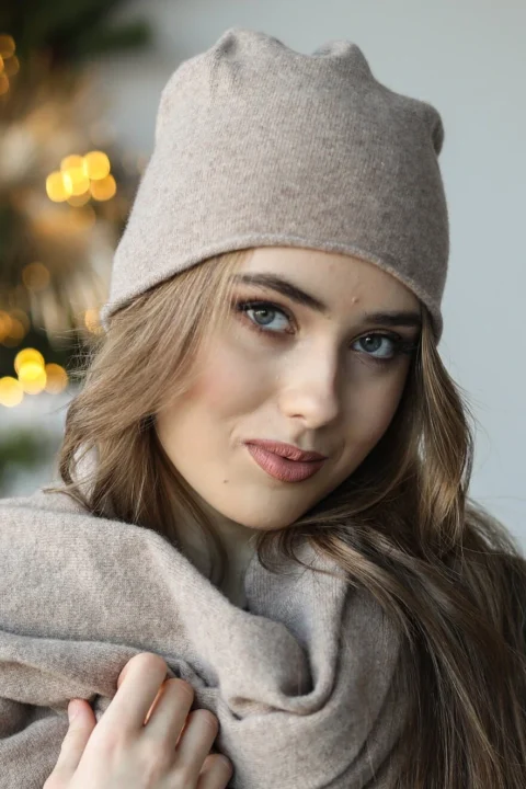 Knitted-beanie-from-wool-and-cashmere-6.