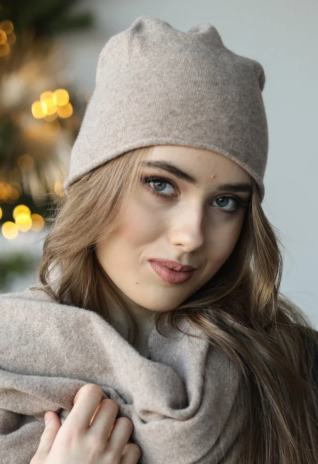 Knitted-beanie-from-wool-and-cashmere-6.