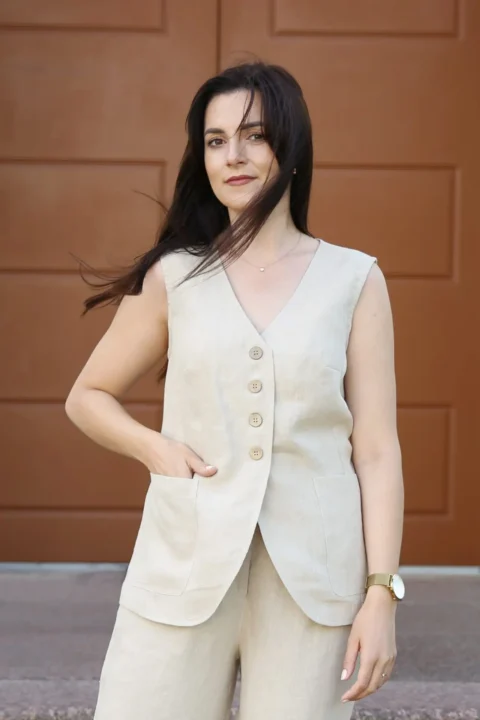 Linen tailored vest in sand