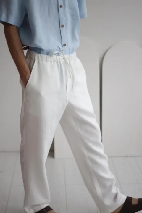 High-quality white linen pants FLORIDA with a classic design, featuring side pockets and a soft elastic waistband, perfect for summer casual wear.