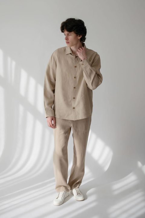 mens-linen-suit-in-pale-sand