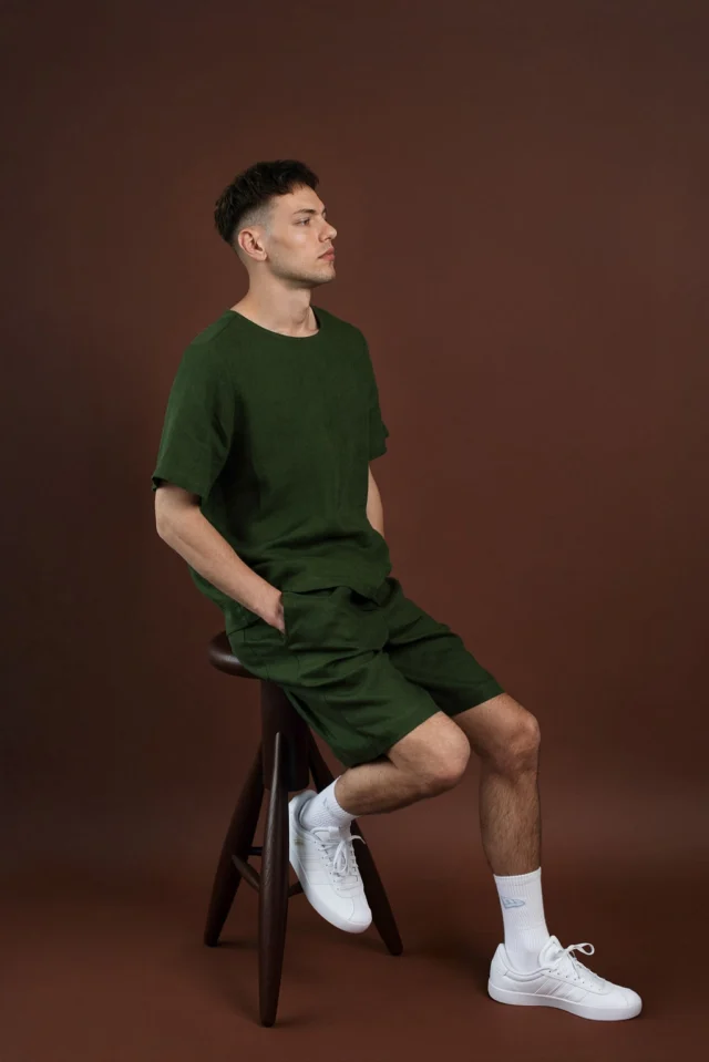 MIAMI-shorts-for-men-and-linen-tshirt-PANAMA-in-forest-green13