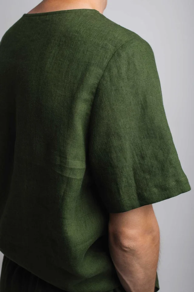 MIAMI-shorts-for-men-and-linen-tshirt-PANAMA-in-forest-green17