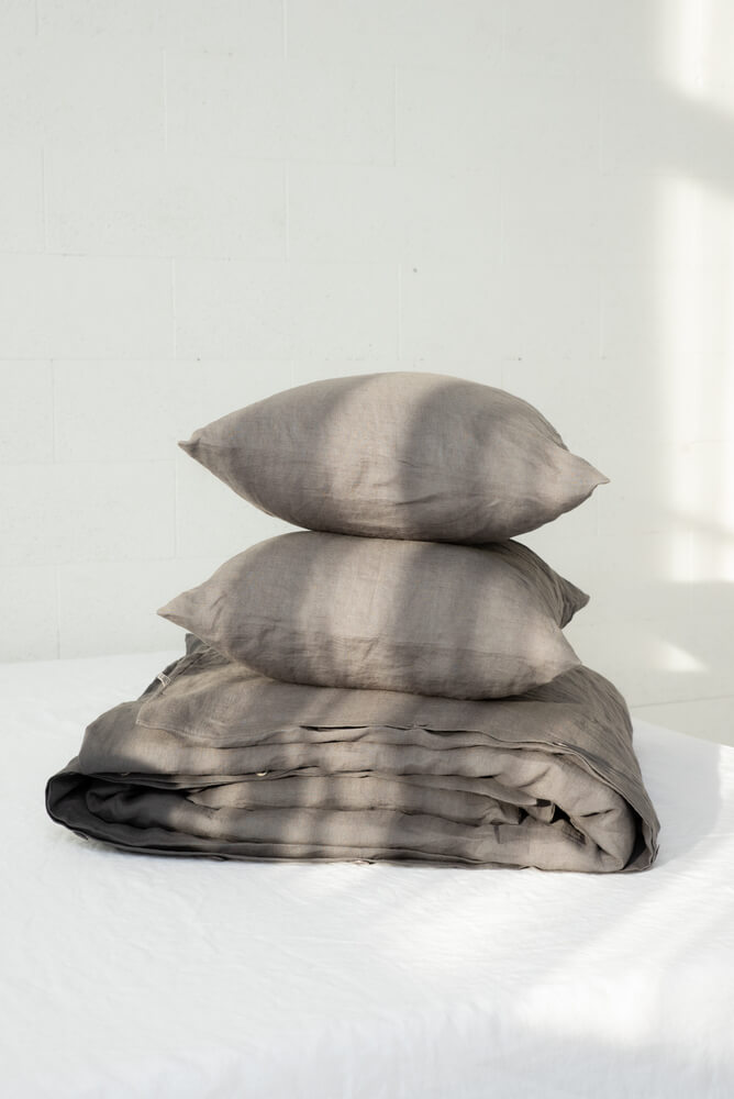 LG-linen-bedding-set-dark-grey-10